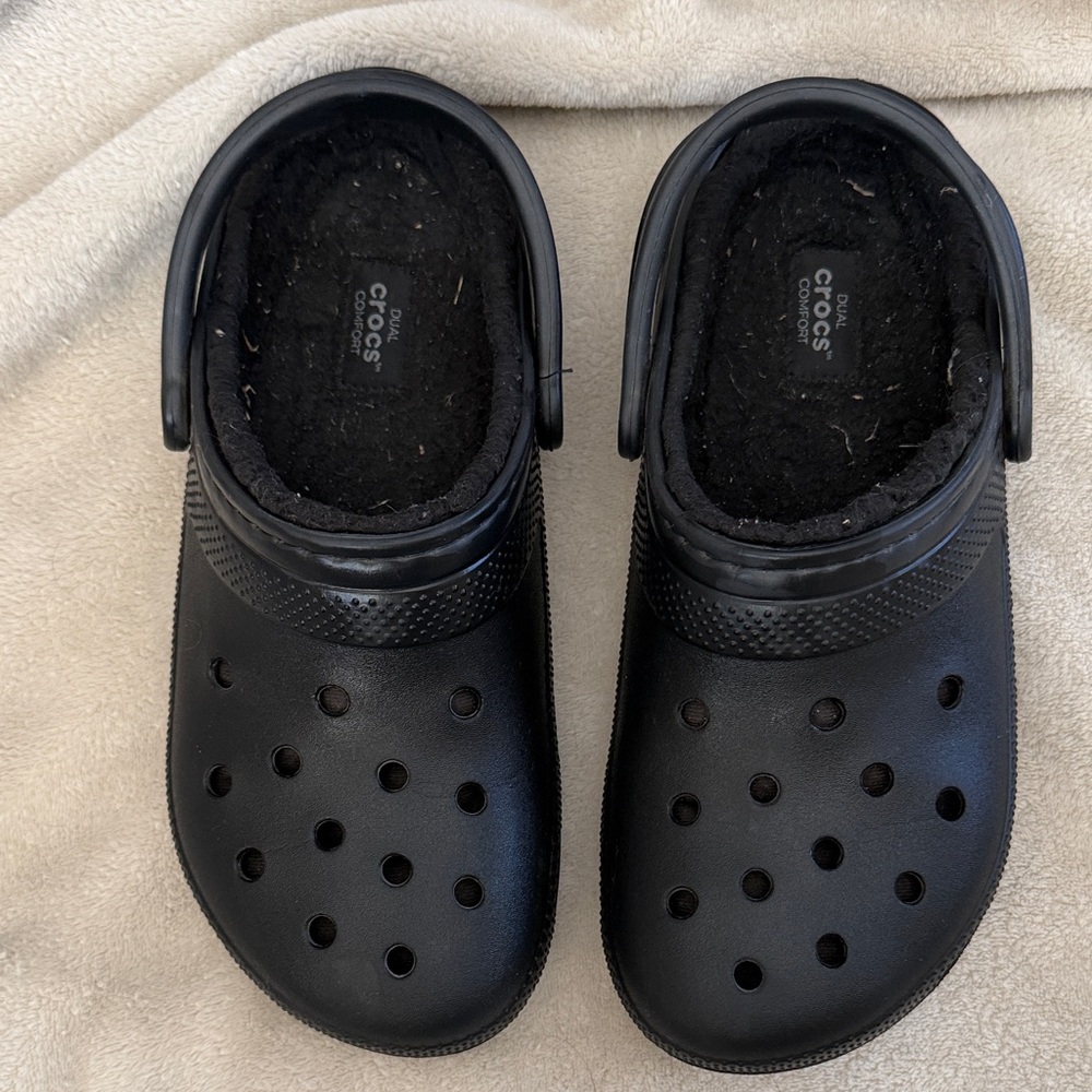 CROCS Classic Black Clogs with Lining